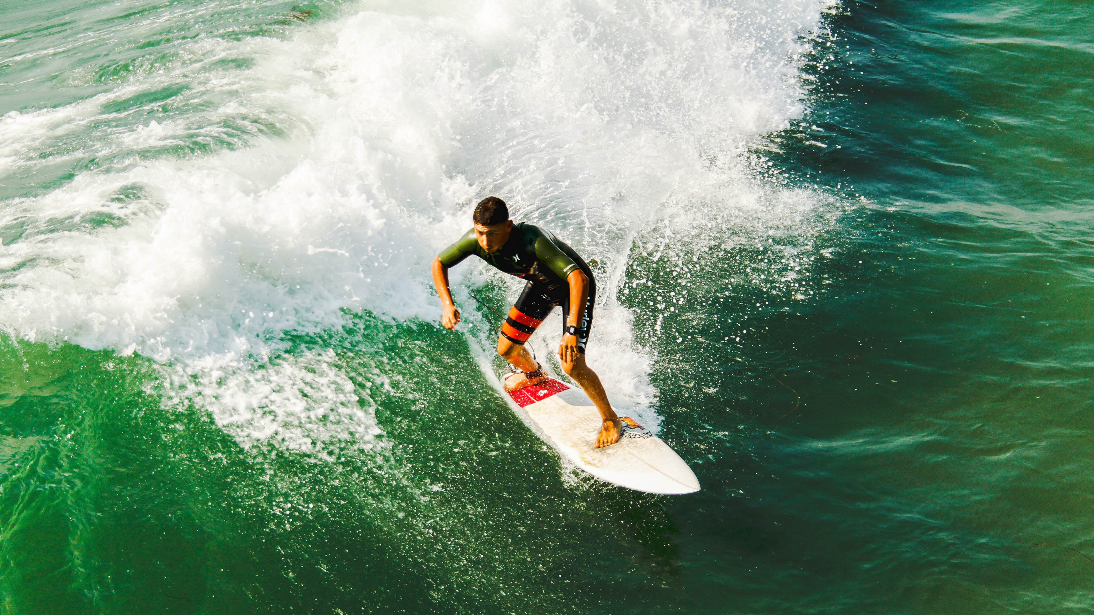 世界短池游泳锦标赛，中国队一日斩三金，国际泳联短池游泳世锦赛