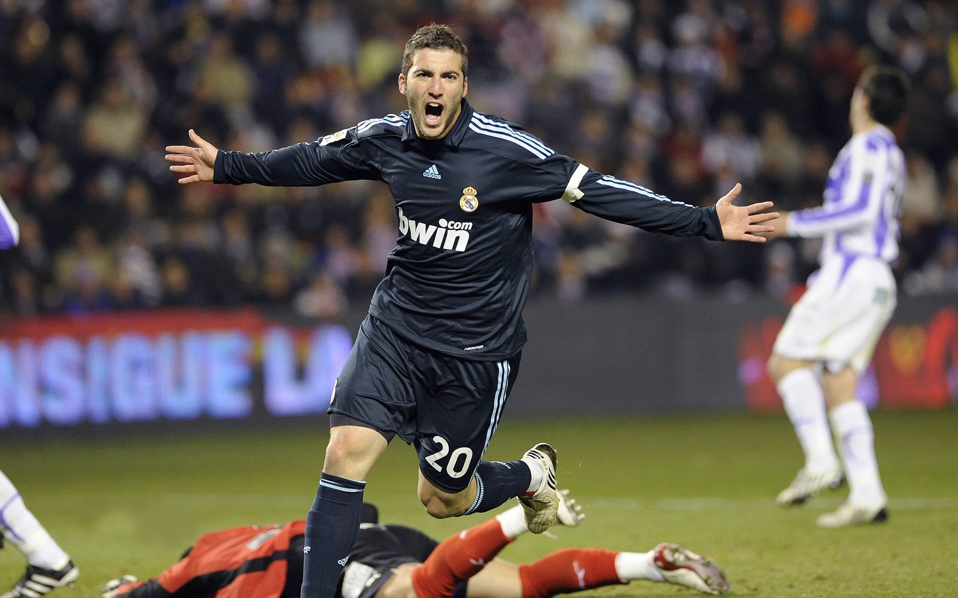 《电竟行业新兴职业:战队管理与赛事策划》,电竞战队选拔